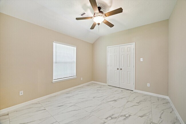 Foto del edificio - 416 Twin Timbers Ln