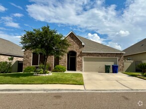 Building Photo - 215 Date Palm Dr