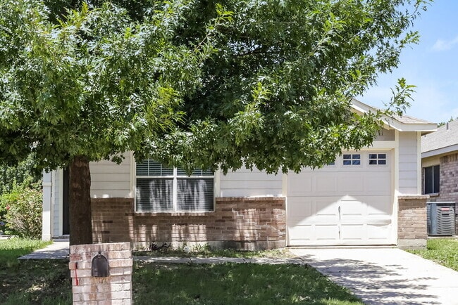 Building Photo - 1303 Macaw Ct