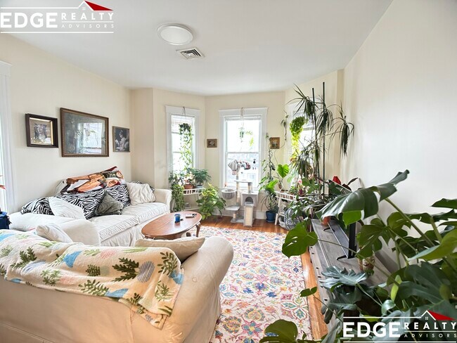 Building Photo - 64 Aldie St