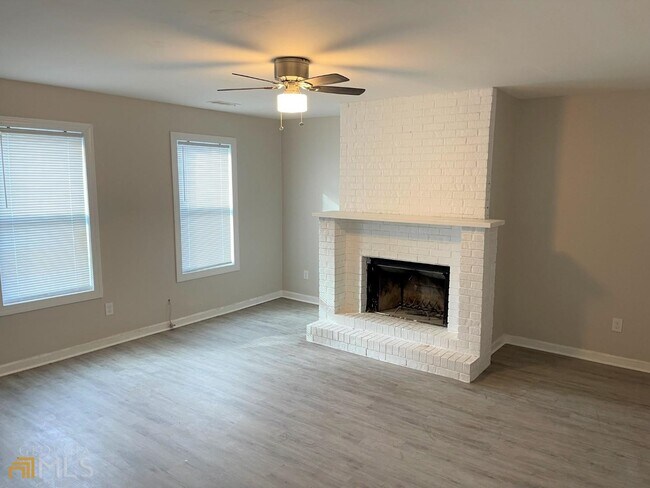Building Photo - 907 Silverwood Dr