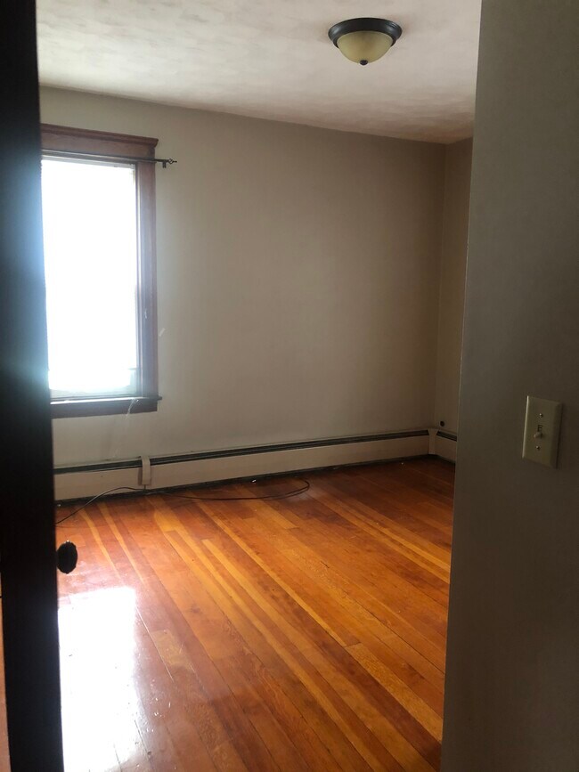 Foto del edificio - 31 McCabe Ave