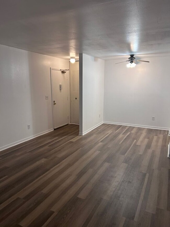 Building Photo - Available Now! Newly Rennovated 1 Bedroom ...