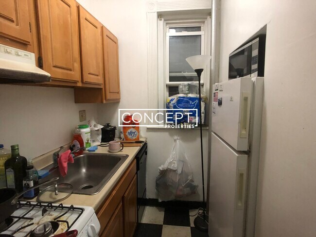 Building Photo - 463 Park Dr