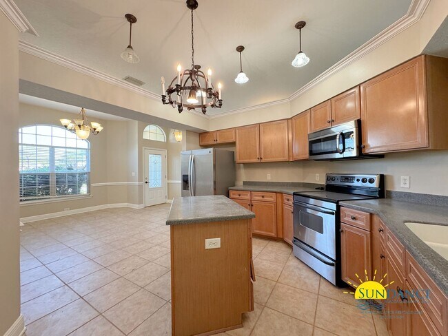 Building Photo - Beautiful Home in a gated community in Mar...