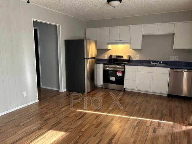 Foto del edificio - 1045 S Happy Hollow Rd