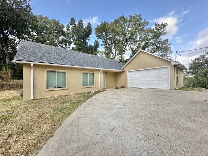 Primary Photo - Exceptional 3-bedroom, 2-bathroom home in ...