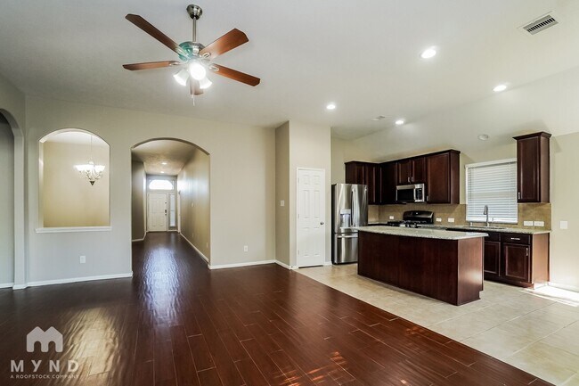 Foto del edificio - 22015 Cascade Hollow Ln