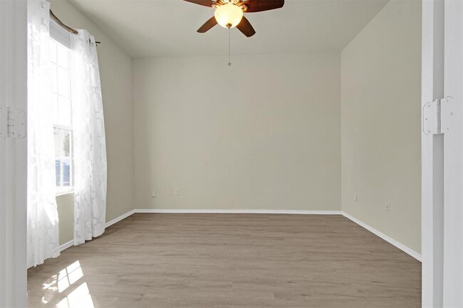Building Photo - 126 Texas Thistle