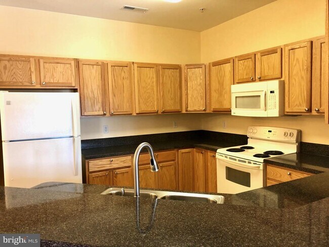 Foto del edificio - 4302 Fullerton Ct