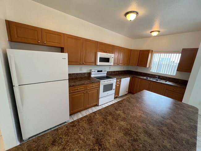 Building Photo - Great 3 Bedroom Home