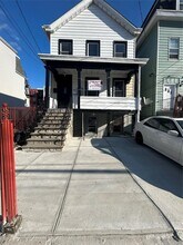 Building Photo - 144 Waverly St