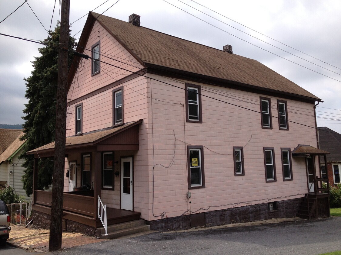 23 Locust St, Johnstown, PA 15909 House for Rent in Johnstown, PA