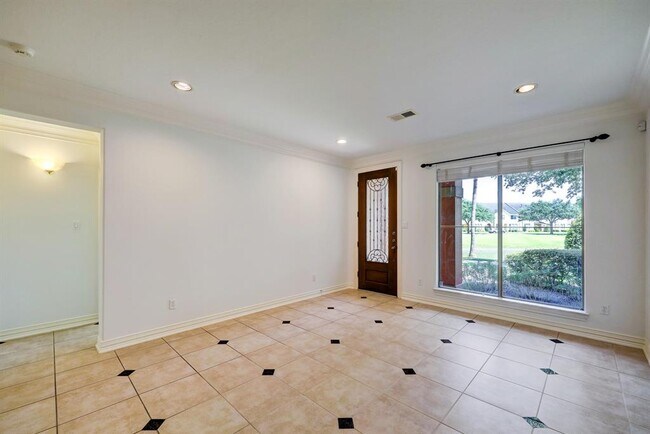 Foto del edificio - 1903 Palm Forest Ln