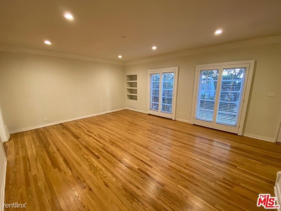 Primary Photo - 2 br, 1 bath Condo - 107 N Kings Rd # 1/2 1
