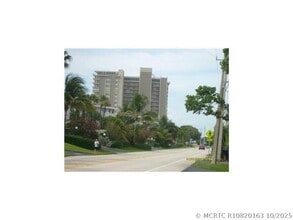 Building Photo - 1021 Hillsboro Mile