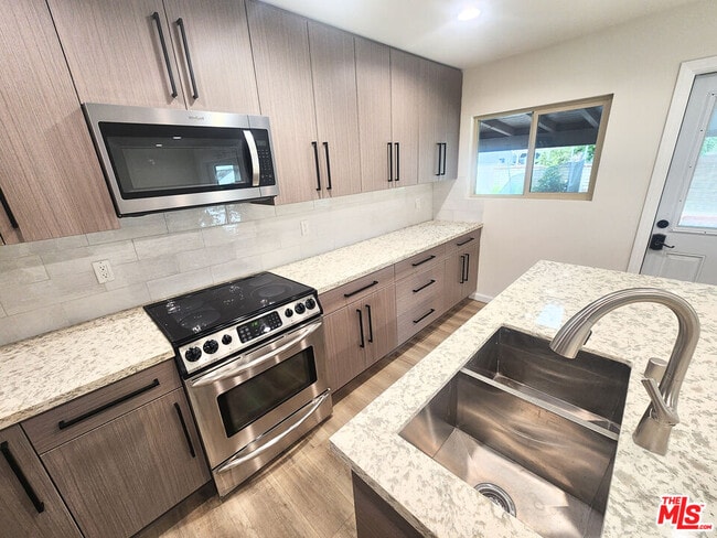 Building Photo - 19631 Bryant St