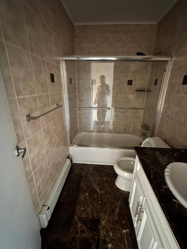 Foto del edificio - 1229 E 69th St