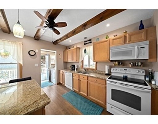 Building Photo - 20 Phillips St