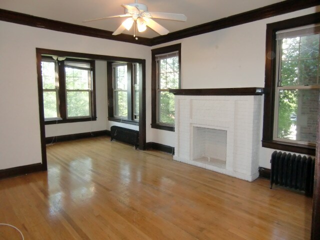Primary Photo - 841 W Dakin St