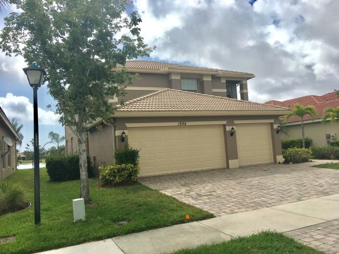 Foto principal - 1898 Grey Falcon Cir SW