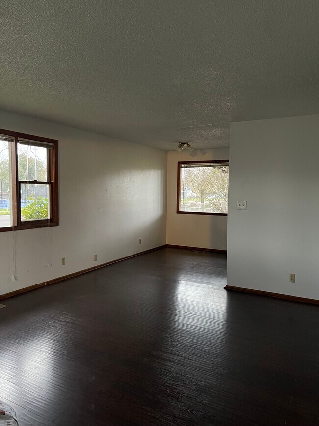 Foto del edificio - 1982 Broadway St NE