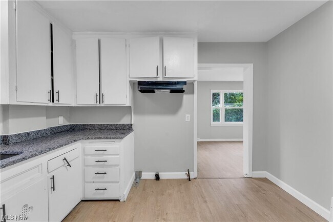 Foto del edificio - 16716 Stockbridge Ave