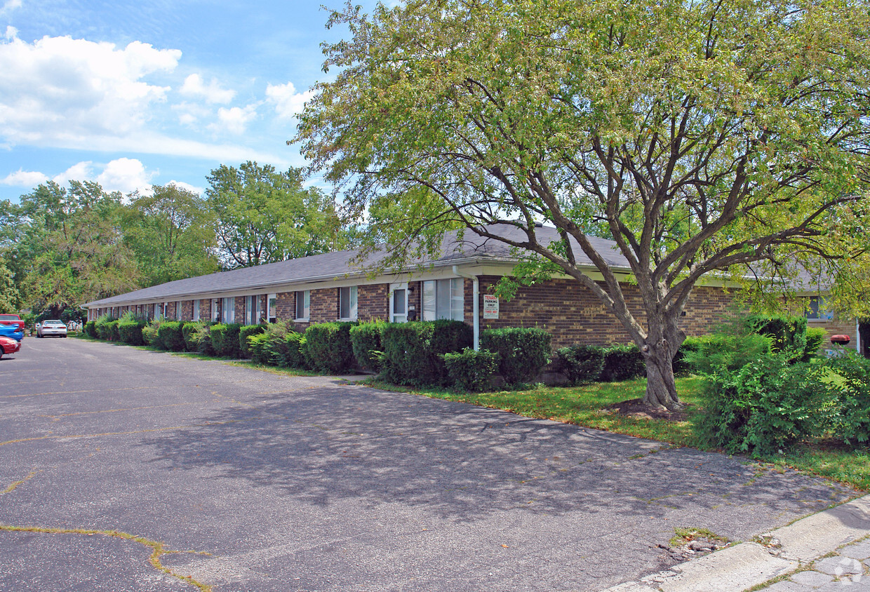 Primary Photo - 102-114 Gloria Ave