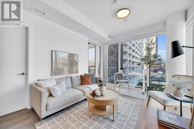 Building Photo - 664 Spadina Ave.