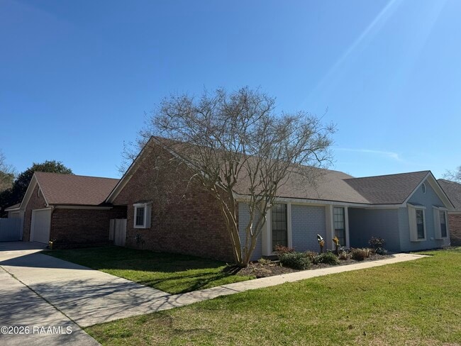 Building Photo - 1103 E Bayou Pkwy