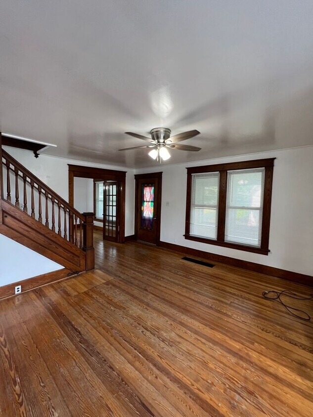 Foto principal - 3 Bed 1 Bath Single Family House 13 Essex St.