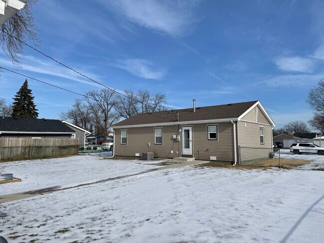 Building Photo - 8144 Mobile Ave