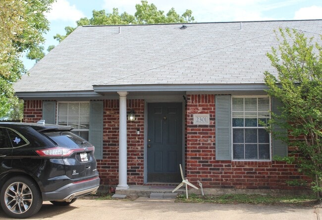 Photo - 2301 Pintail Ln House