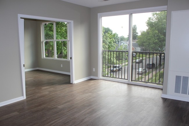 Living Area - Dundee Place Apartments