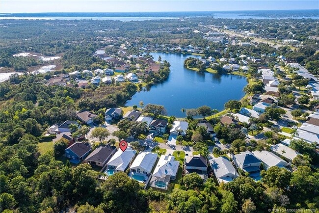 Building Photo - 920 NW Waterlily Pl