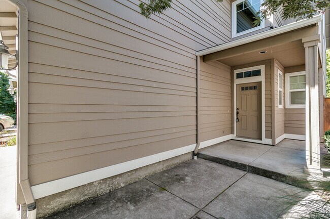 Building Photo - Beautiful 4-Bedroom, 3-Bath Home Close To ...