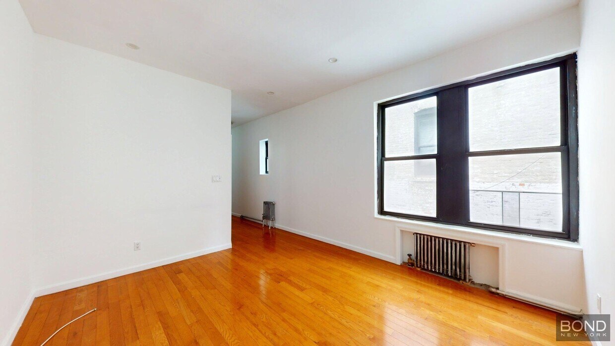 Foto principal - 137 E 30th St