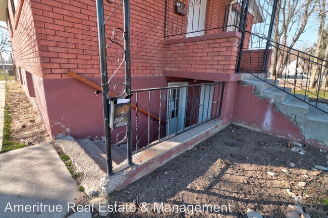 Building Photo - 980 S 400 E