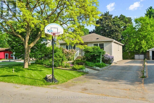 Building Photo - 312 Mountbatten Ave