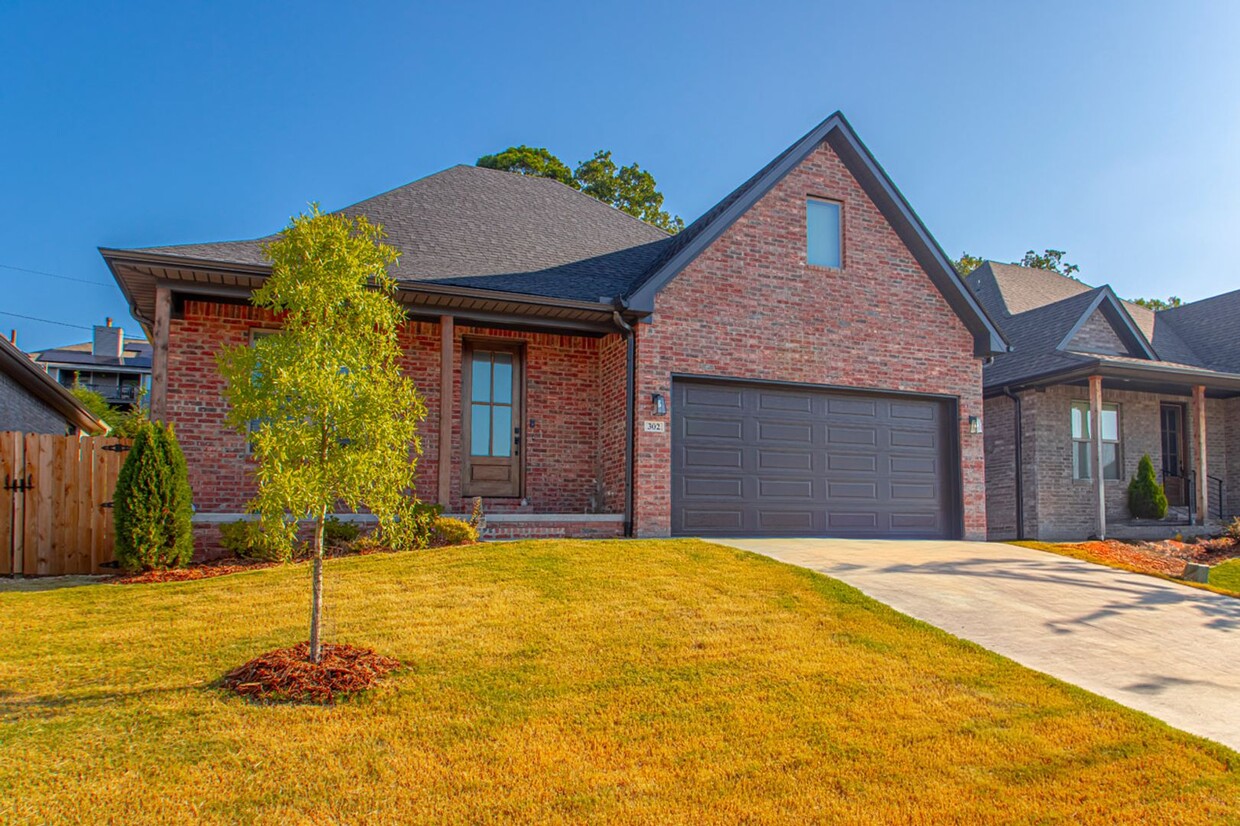 Primary Photo - Newer Construction WLR home