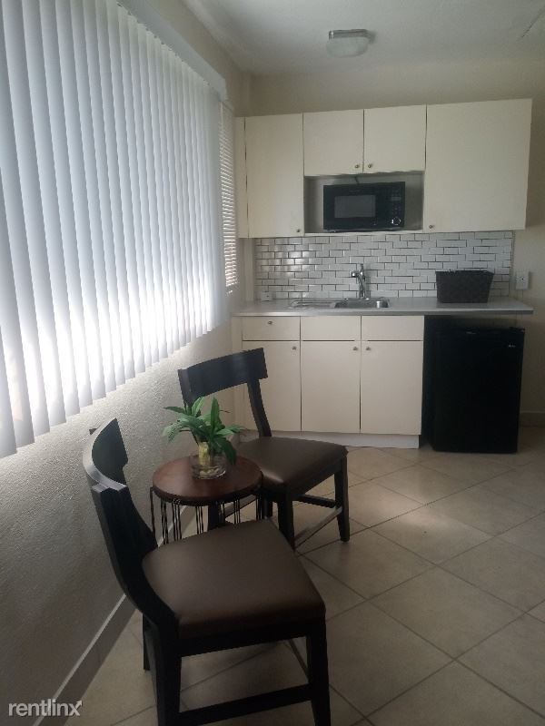Foto del edificio - 1064 N Tamiami Trail