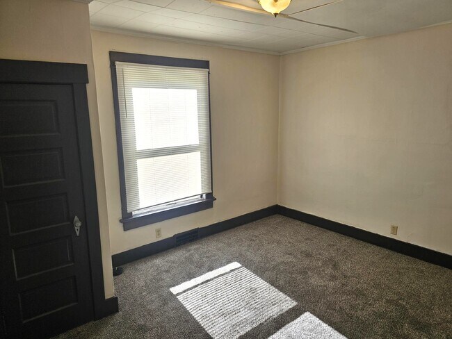 Building Photo - 911 Camden Ave SW