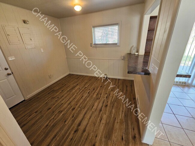 Building Photo - Voucher Accepting Updated Single Family Home