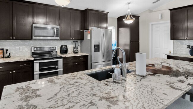 Foto del edificio - 631 Doe Cove Pl