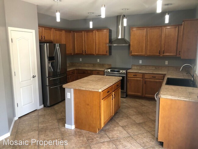 Foto del edificio - 4 br, 2.5 bath House - 471 N. Eucalyptus Pl