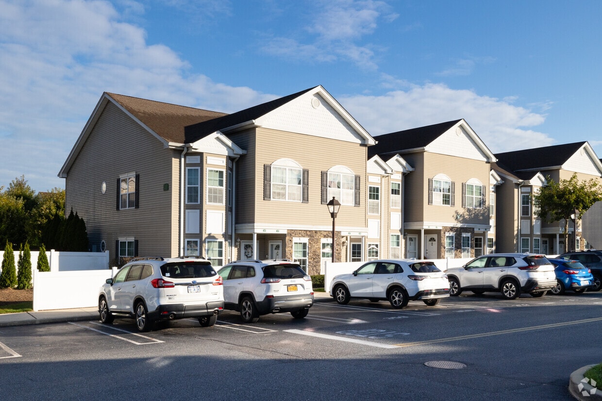 The Seasons at East Meadow Apartments in East Meadow, NY