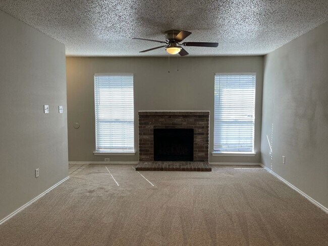 Building Photo - 5432 Creekridge Rd Arlington TX 76018