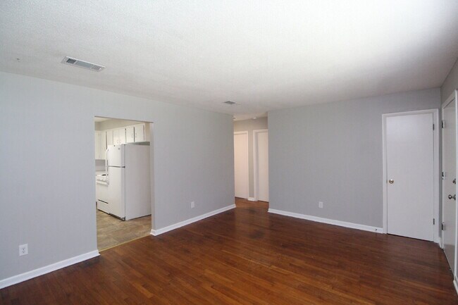 Foto del edificio - Updated 2BD/1BA Duplex in NE Pensacola