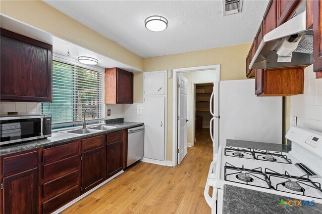 Foto del edificio - 602 Skyline Ave