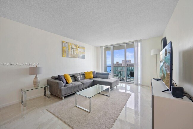 Foto del edificio - 19370 Collins Ave